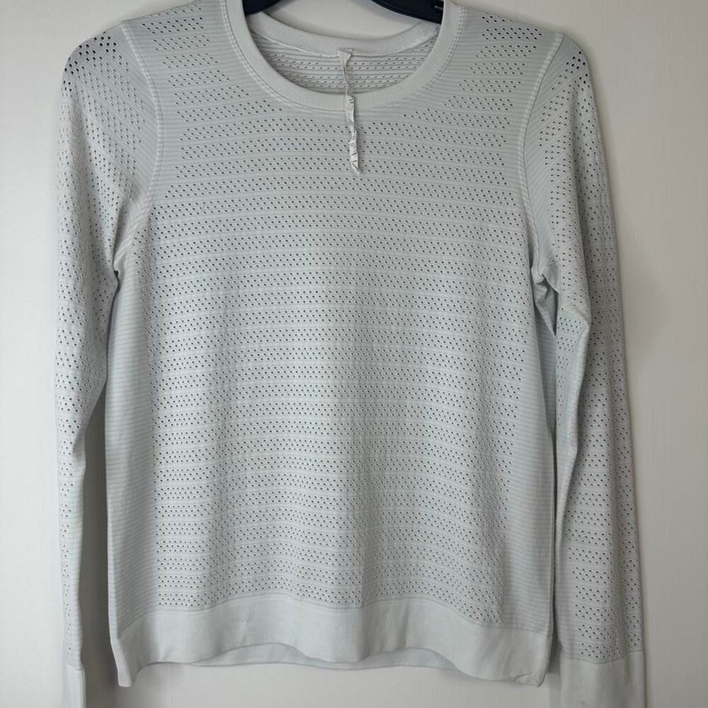Lululemon Women's White and Grey Shirt